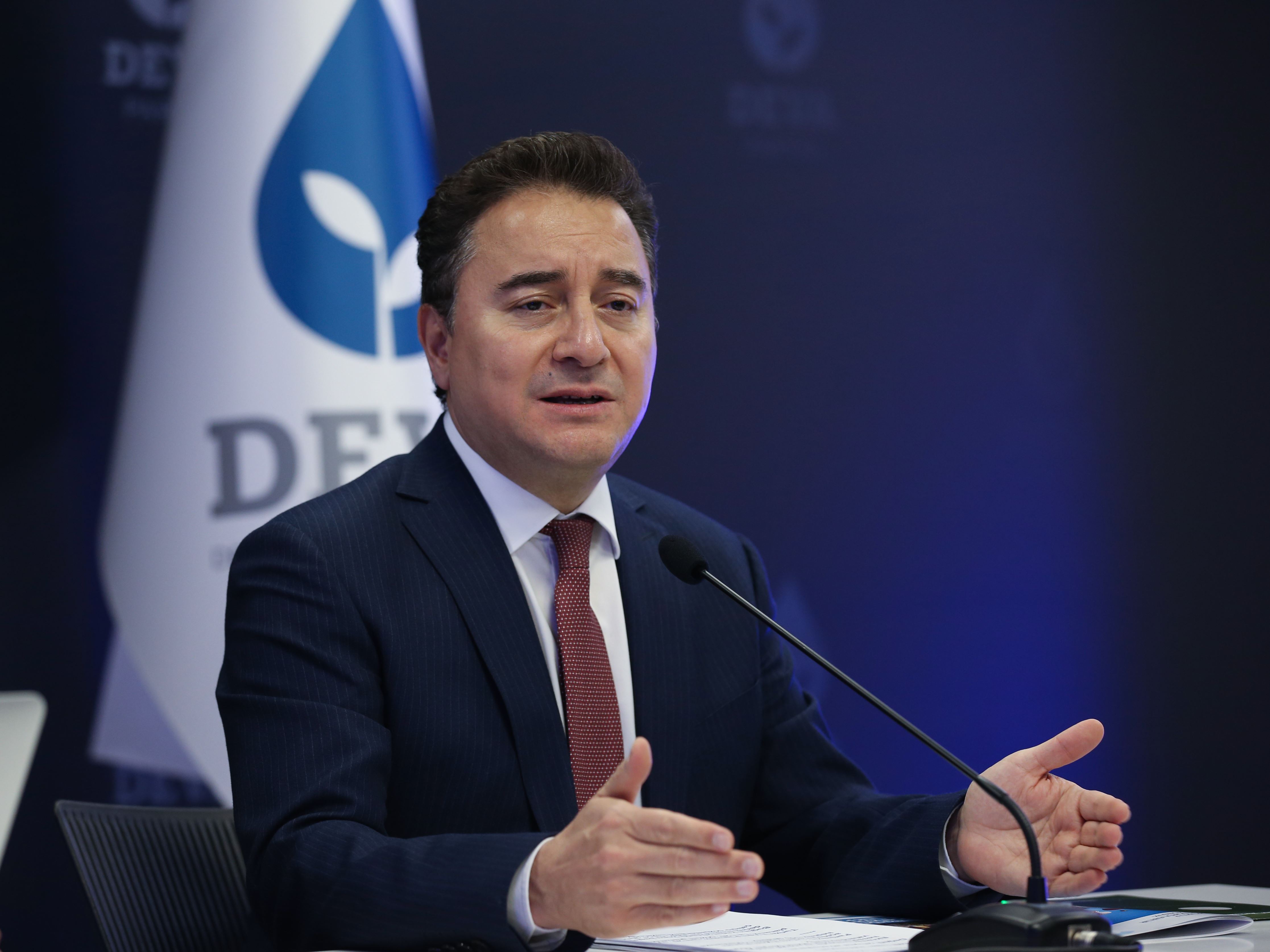 Ali Babacan:  “Gençler bırakın kahve içmeyi, aç kalmamanın hesabını yapıyor”