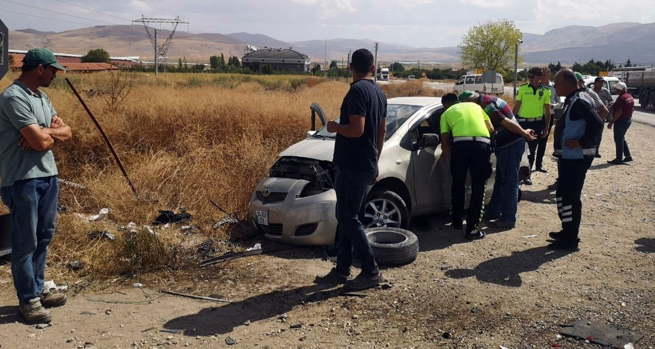 Yeni evli çifti balayı yolunda yaptıkları kaza ayırdı