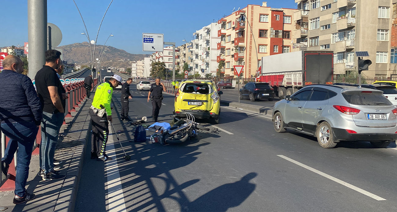 Motosiklet Taksiye Arkadan Çarptı 1 Ölü 1 Ağır Yaralı