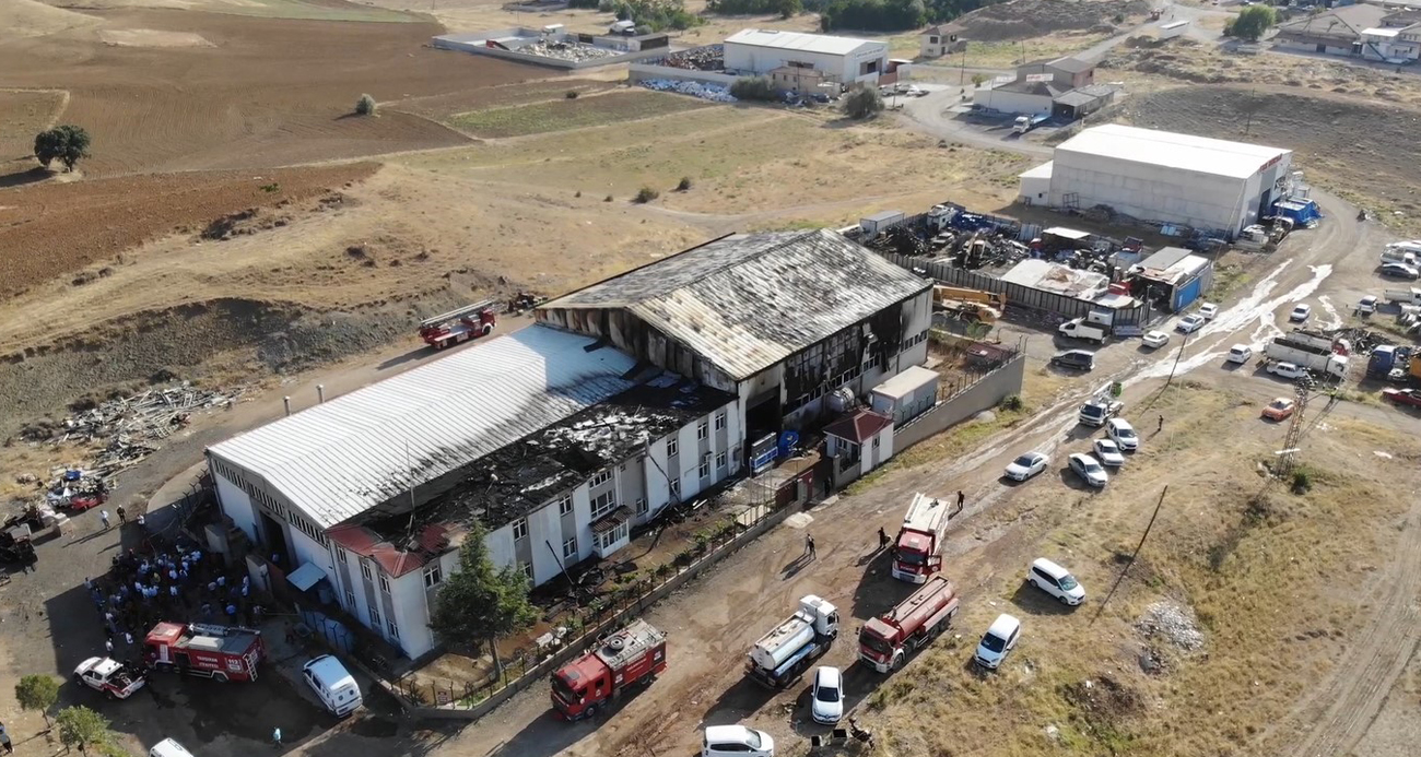 Savunma sanayi fabrikasında çıkan yangın söndürüldü