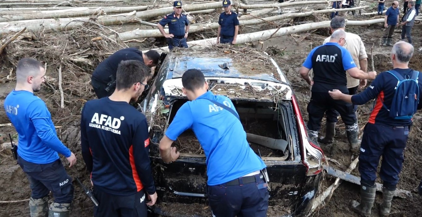 Sel felaketinin 3 gününde arama faaliyetleri sürüyor