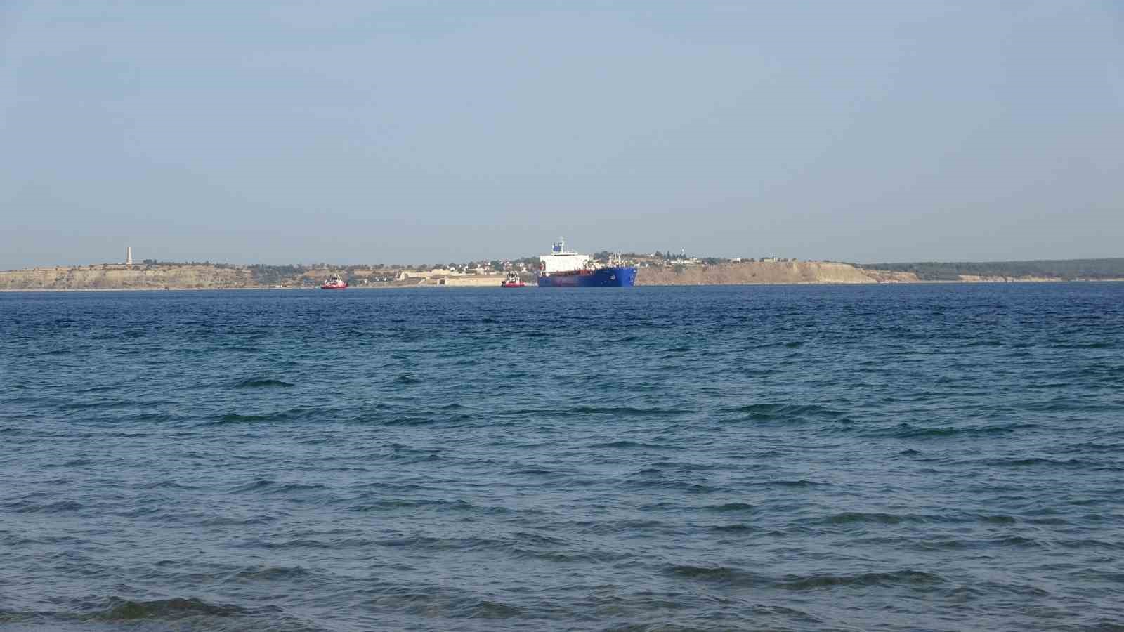 Çanakkale Boğazında makine arızası giderilen tanker Bozcaada demir sahasına götürüldü