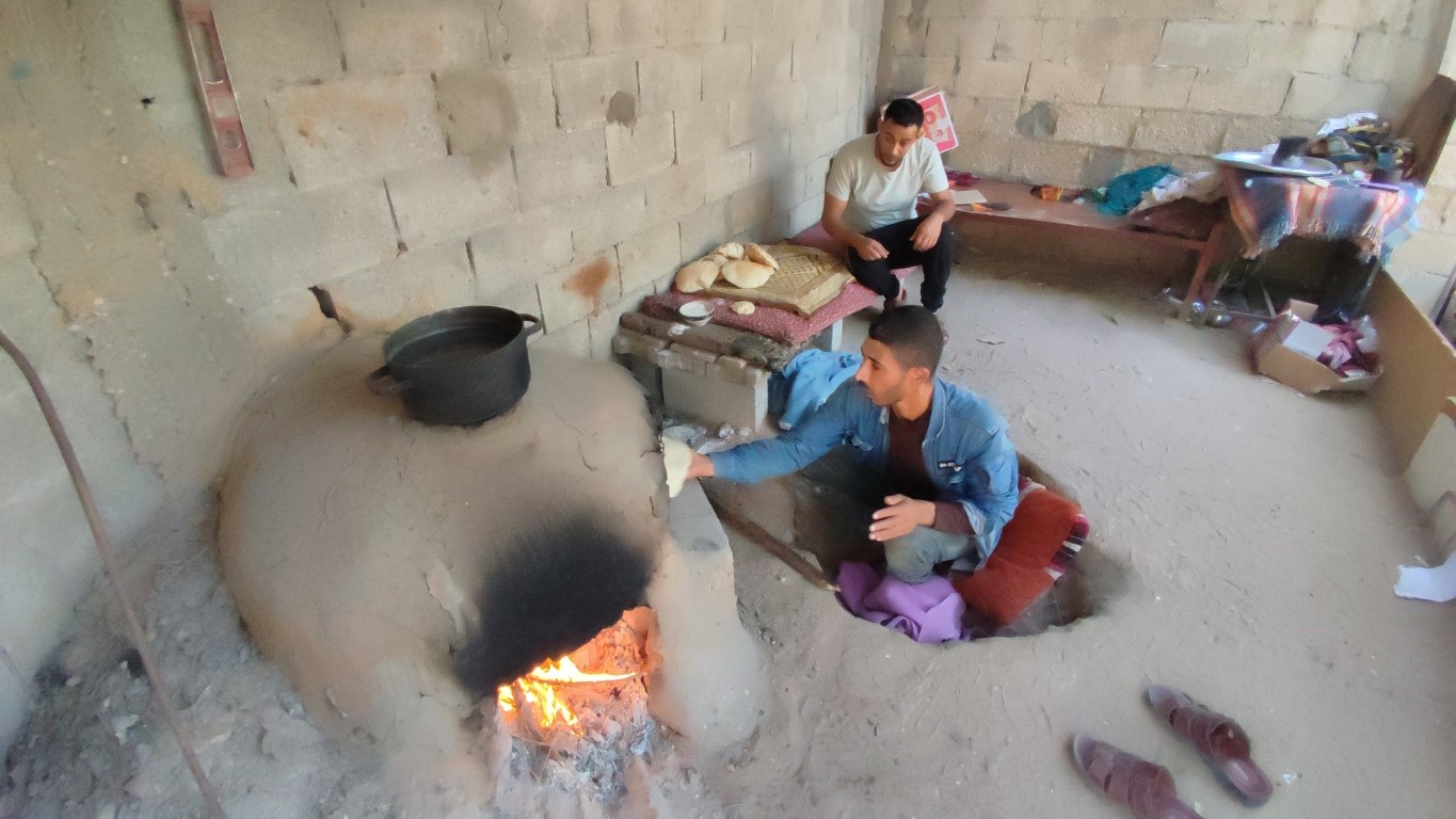 Gazze Şeridindeki ekmek krizini çözmek için kil fırın kullanmaya başlandı