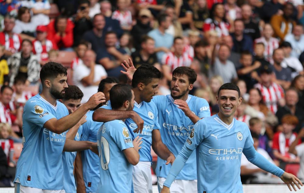 Son şampiyon Manchester City sezona 3te 3le başladı