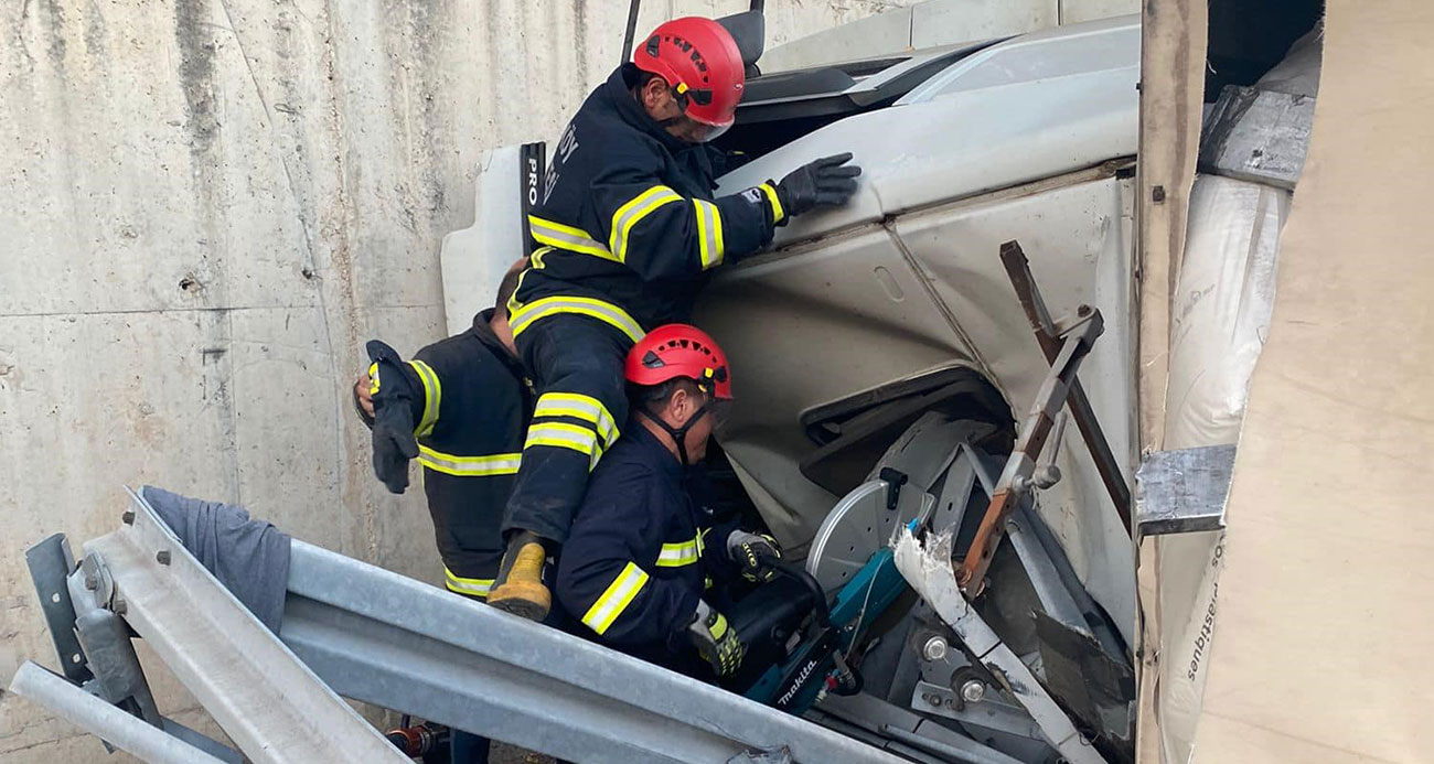 Yalova da otobüs ile tır çarpıştı 1 ölü 4 yaralı