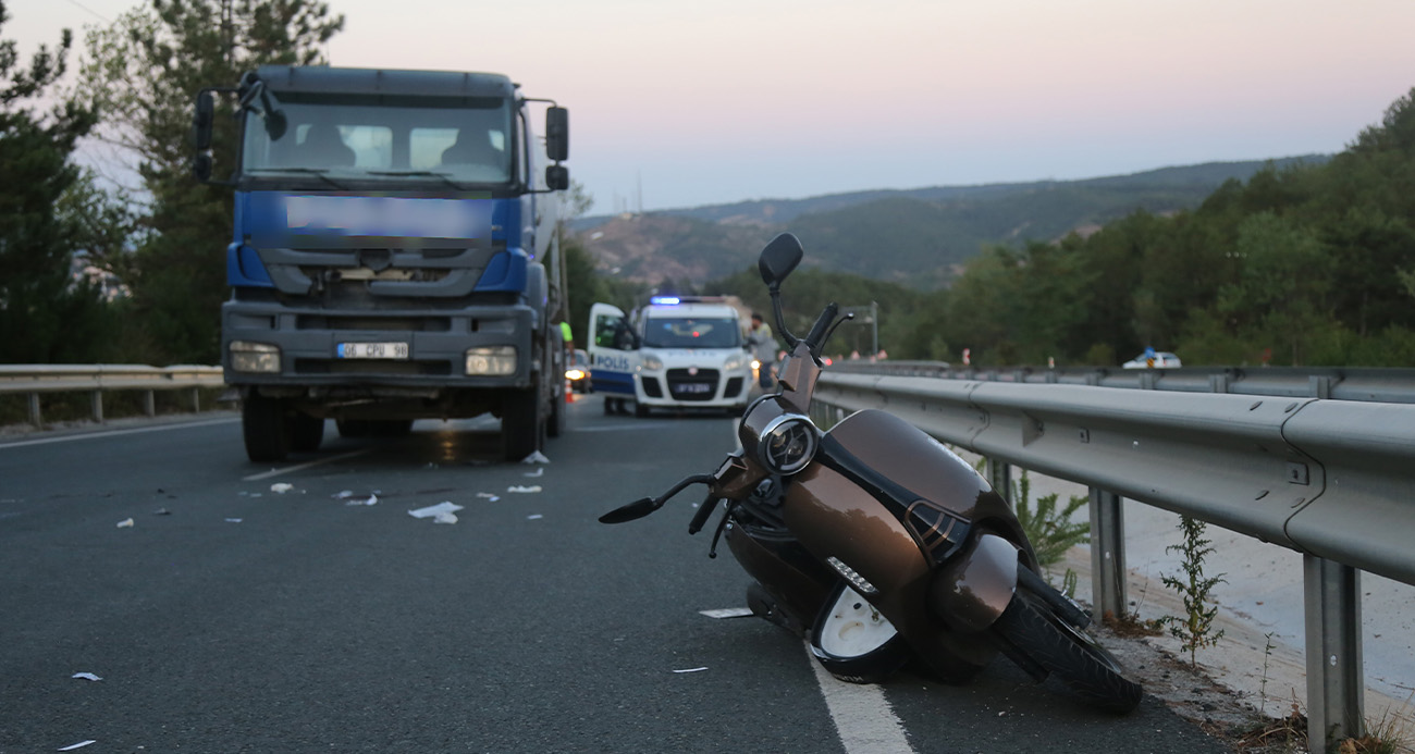 Beton mikseri ile motosiklet çarpıştı 2 yaralı