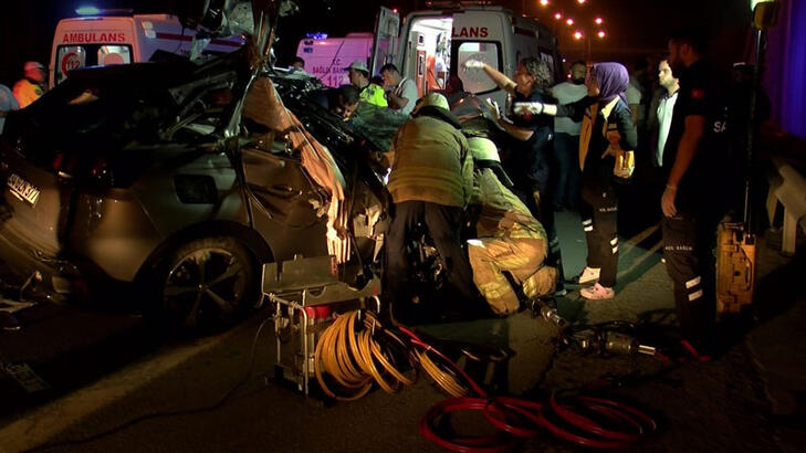 TEM Otoyolunda makas atan cip, hafriyat kamyonuna çarptı 2 yaralı