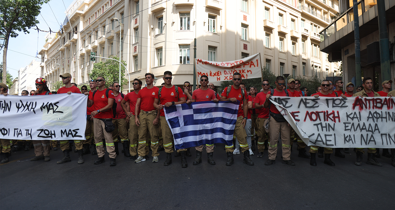 Yunanistanda yeni çalışma yasa tasarısı protesto edildi