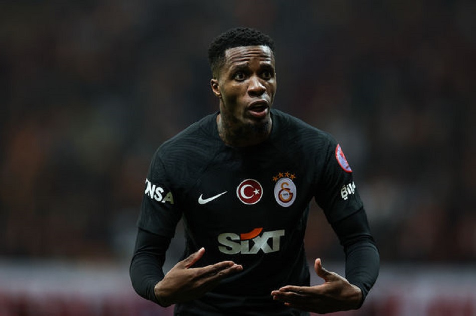 Wilfried Zaha formayı kaptırdı!