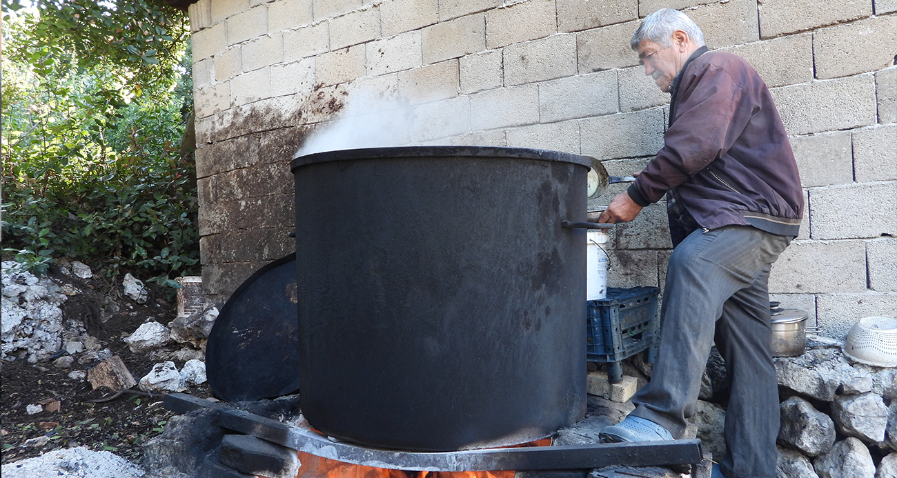 Binbir zahmetle üretiliyor litresi 180 ila 200 liradan satılıyor