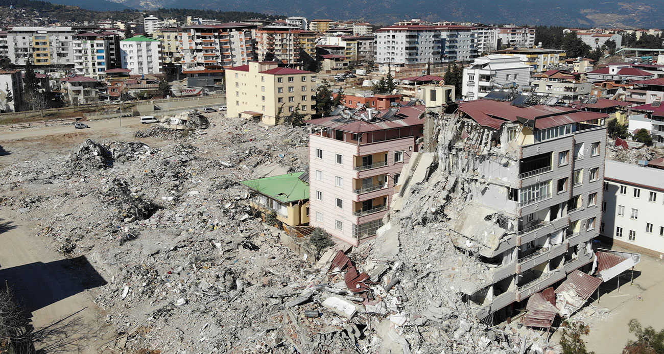 Depremde yıkılan ve 25 kişiye mezar olan bina ile ilgili eksik ve hatalı proje iddiası