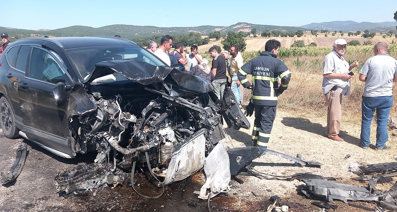 Samsun da iki araç kafa kafaya çarpıştı 6 yaralı