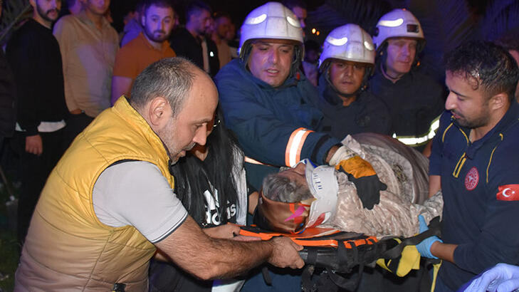 Alkollü sürücünün otomobili ışık ihlali yapan araca çarptı 2 ölü 4 yaralı