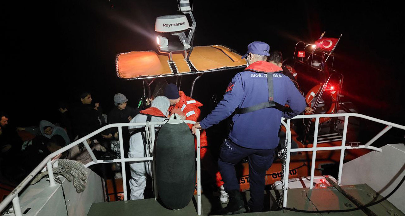 Ayvalıkta 29 düzensiz göçmen kurtarıldı