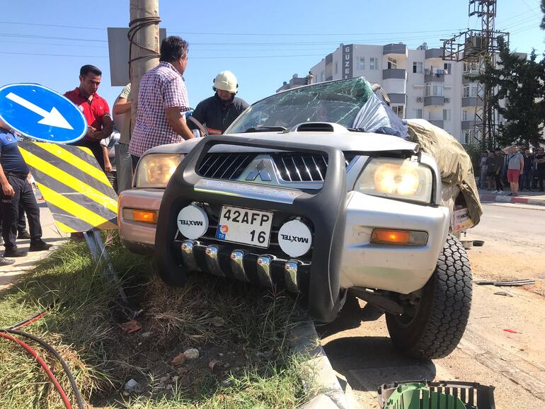 Çöp kamyonu kavşakta kamyonete çarptı 4 ölü 4 yaralı