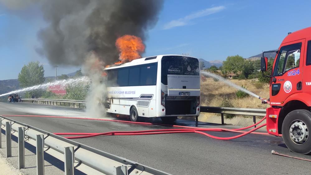 İBB otobüsü alev topuna döndü